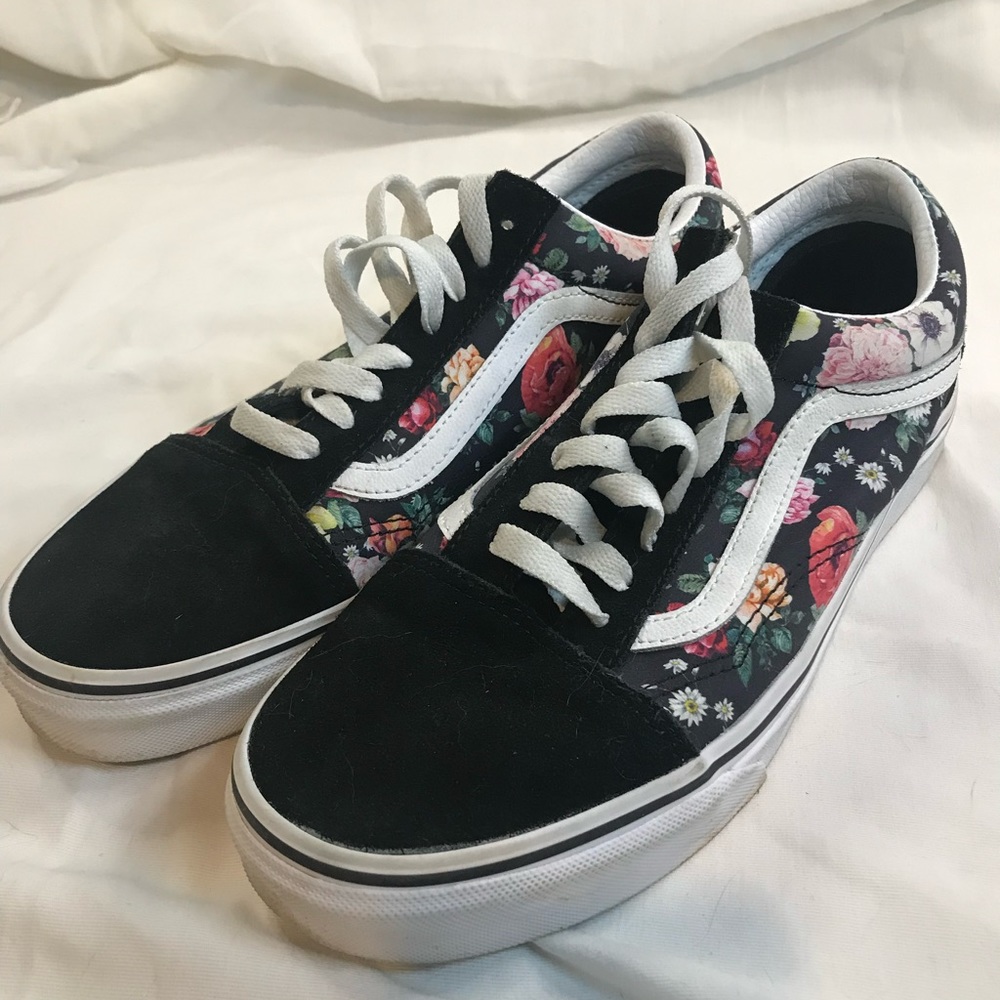 EUC Vans Sneakers Black suede, floral. Sz 9.5 women (8 mens)